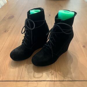 Black suede ankle boots, lace up, Sole Society, size 7